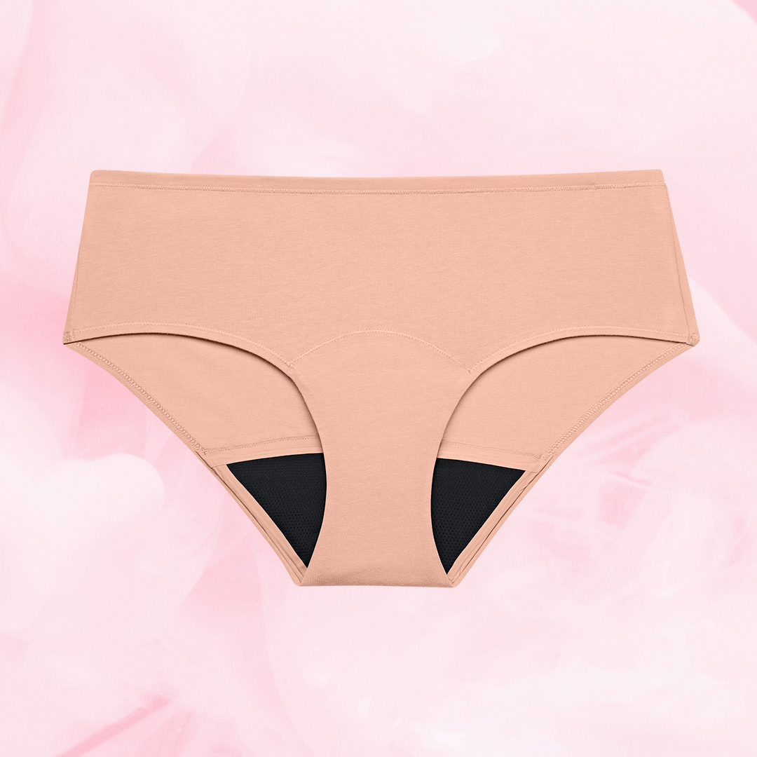 ComfortFit Essentials Hipster Heavy period pants close-up, showcasing slimline edges and ComfortFit gusset for reliable 12-hour protection with TriTech Performance technology.