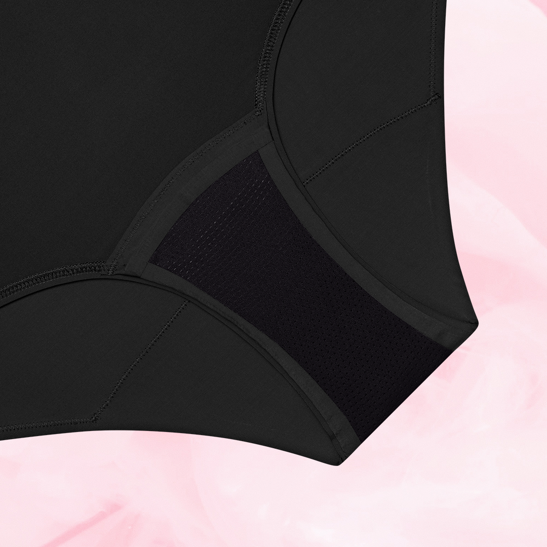 ComfortFit High Waist Heavy period pants featuring a supportive black band, designed for reliable 12-hour protection with innovative TriTech technology and ComfortFit gusset for a tailored fit.