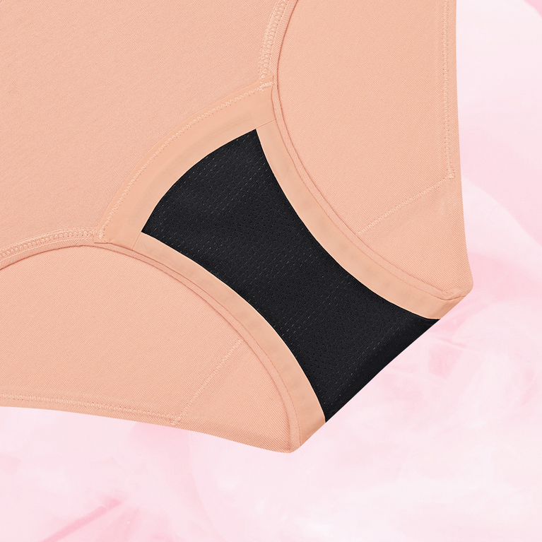 Close-up of ComfortFit Essentials Hipster Logo Waistband Light, showcasing the slimline edges and ComfortFit gusset designed for reliable, discreet period protection.