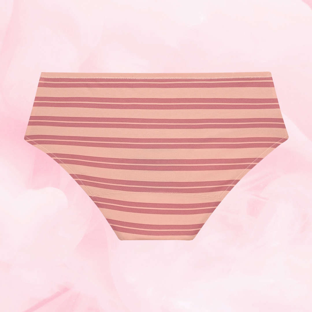 ComfortFit Essentials Hipster Moderate period pants, featuring a close-up of the soft gusset for a snug fit, offering reliable 12-hour protection.