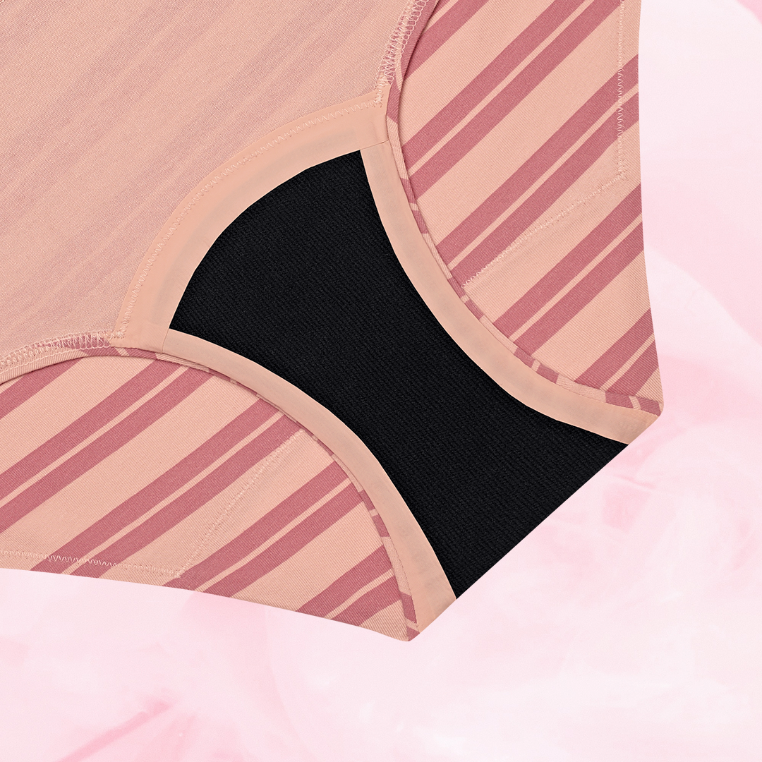 ComfortFit Essentials Hipster Moderate period pants featuring a close fit with slimline edges for discreet protection, made from breathable organic cotton with TriTech Performance technology.